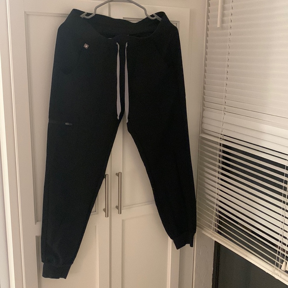 Figs, black scrubs joggers